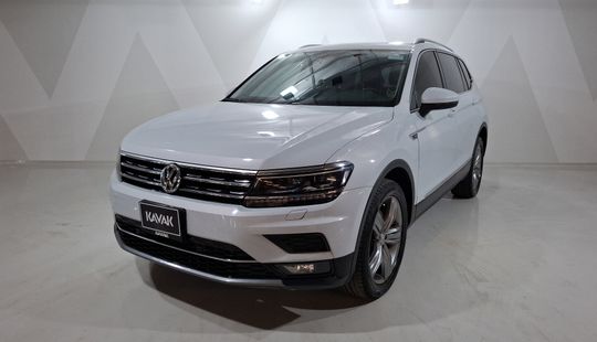 Volkswagen • Tiguan