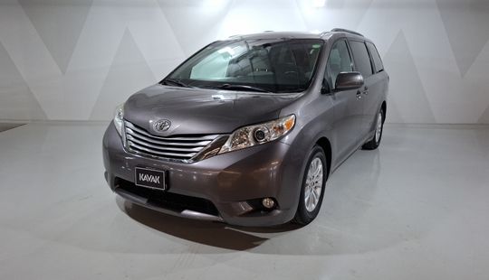 Toyota • Sienna