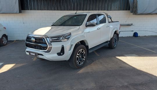 Toyota • Hilux