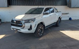 Toyota • Hilux