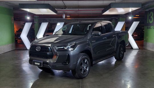 Toyota • Hilux