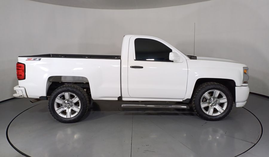 Chevrolet Silverado 1500 4.3 CAB REG F V6 AT Pickup 2017