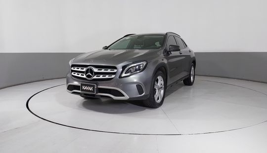 Mercedes Benz • Clase GLA