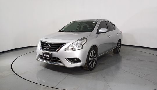 Nissan • Versa