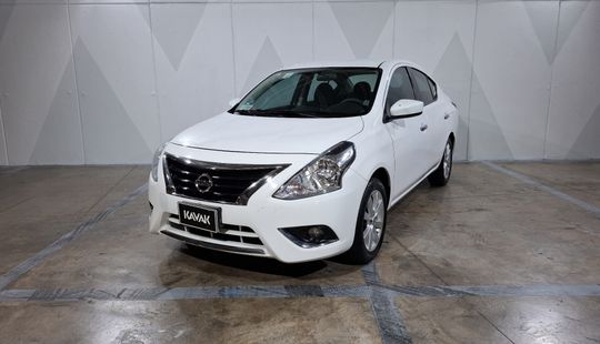 Nissan • Versa