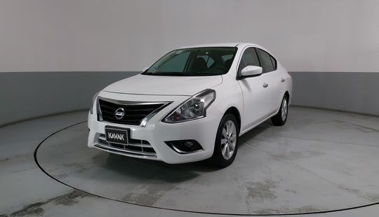 Nissan • Versa