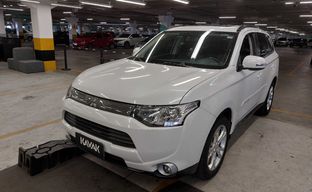 Mitsubishi • Outlander