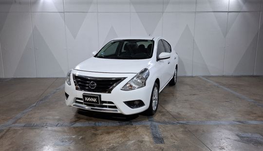 Nissan • Versa