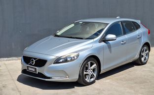 Volvo • V40