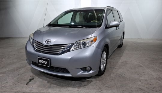 Toyota • Sienna