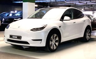 Tesla • Model Y