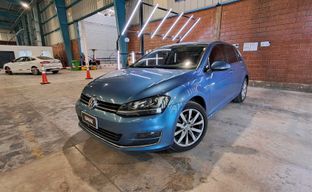 Volkswagen • Golf