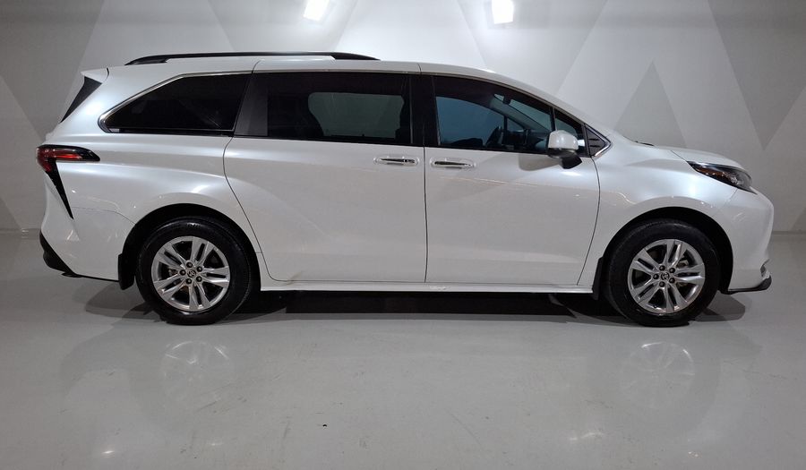 Toyota Sienna 2.5 HEV XLE PIEL AUTO Minivan 2022