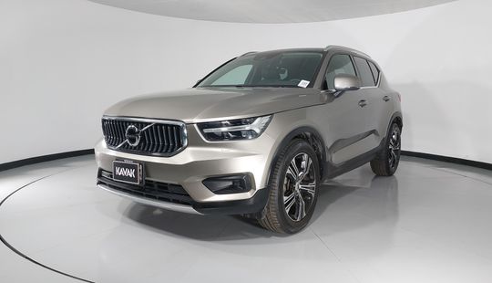 Volvo • XC40