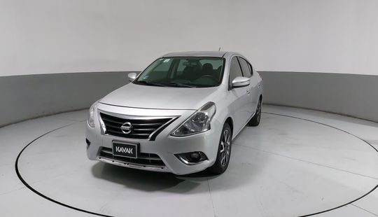 Nissan • Versa