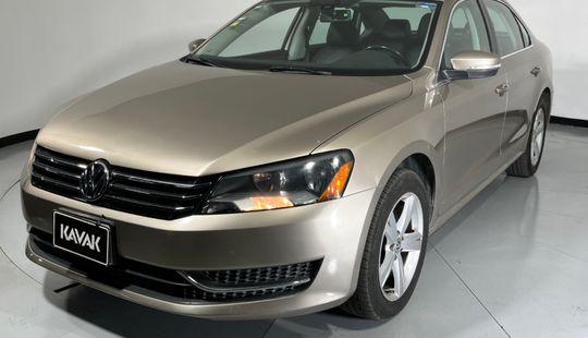 Volkswagen • Passat