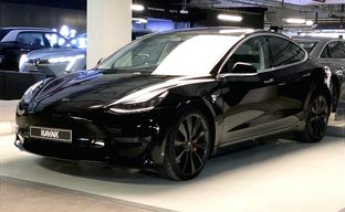 Tesla • Model 3