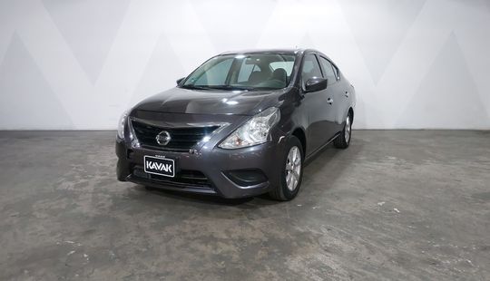 Nissan • Versa