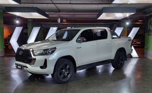 Toyota • Hilux