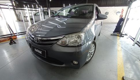 Toyota Etios 1.5 XLS Hatchback 2015