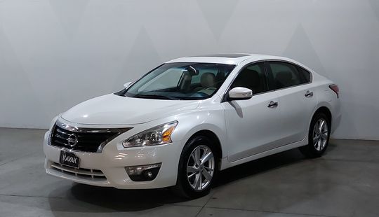 Nissan • Altima