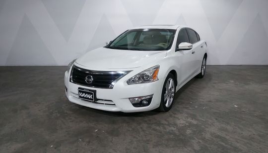 Nissan • Altima