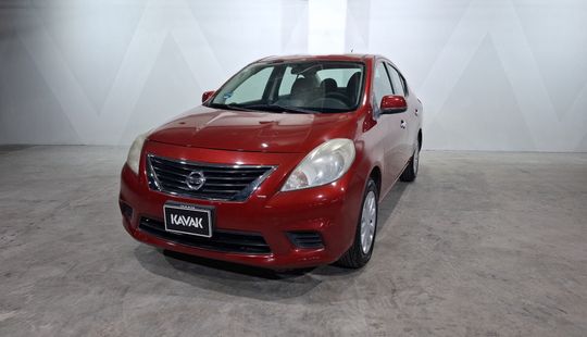 Nissan • Versa