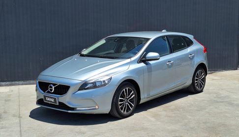 Volvo V40 2.0 D2 AUTO MOMENTUM Hatchback 2019