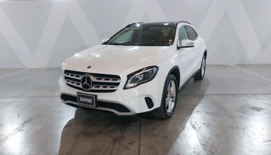 Mercedes Benz • Clase GLA