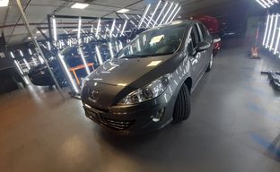 Peugeot • 408