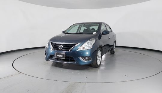 Nissan • Versa