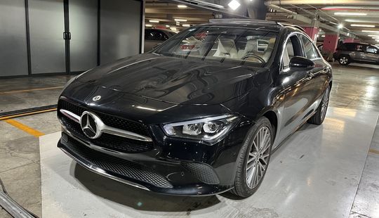 Mercedes Benz • Clase CLA