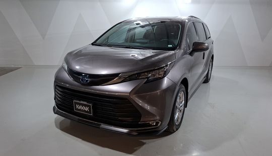 Toyota • Sienna