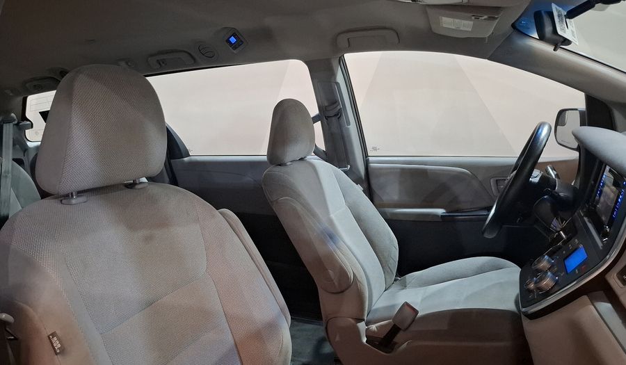 Toyota Sienna 3.5 CE AT Minivan 2017