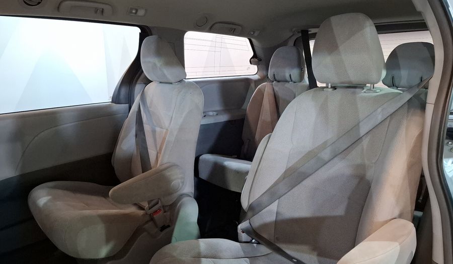 Toyota Sienna 3.5 CE AT Minivan 2017
