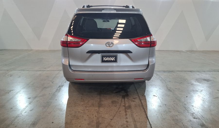 Toyota Sienna 3.5 CE AT Minivan 2017