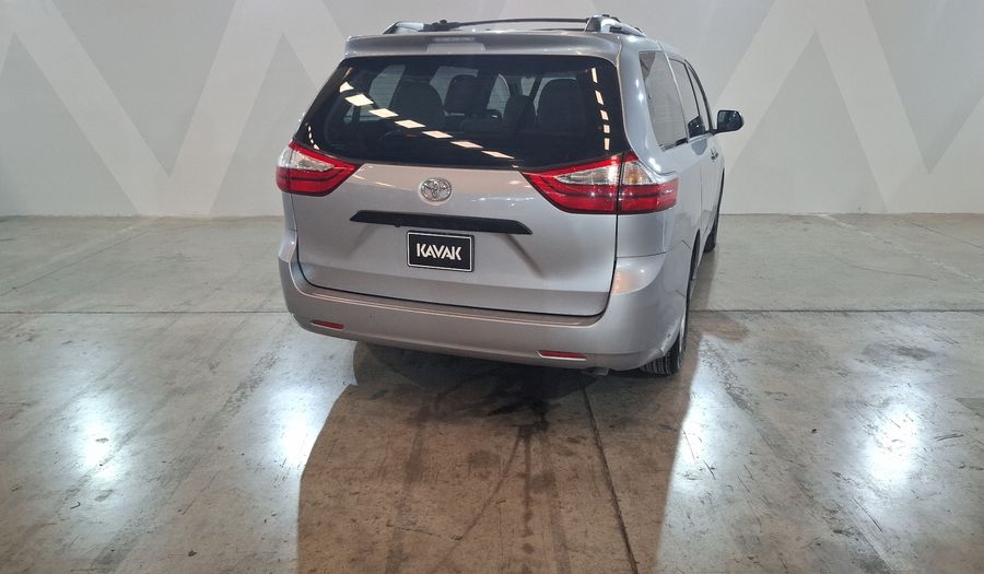 Toyota Sienna 3.5 CE AT Minivan 2017