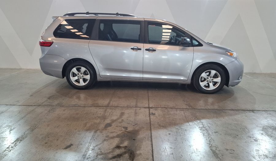 Toyota Sienna 3.5 CE AT Minivan 2017