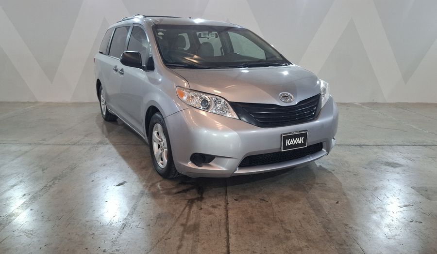 Toyota Sienna 3.5 CE AT Minivan 2017
