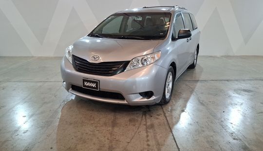 Toyota • Sienna