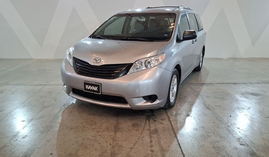 Toyota Sienna 3.5 CE AT Minivan 2017