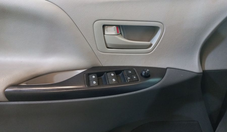 Toyota Sienna 3.5 CE AT Minivan 2017