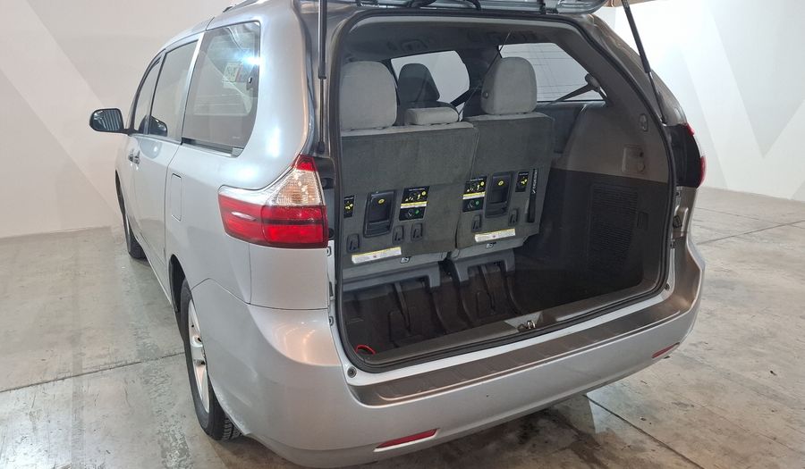 Toyota Sienna 3.5 CE AT Minivan 2017