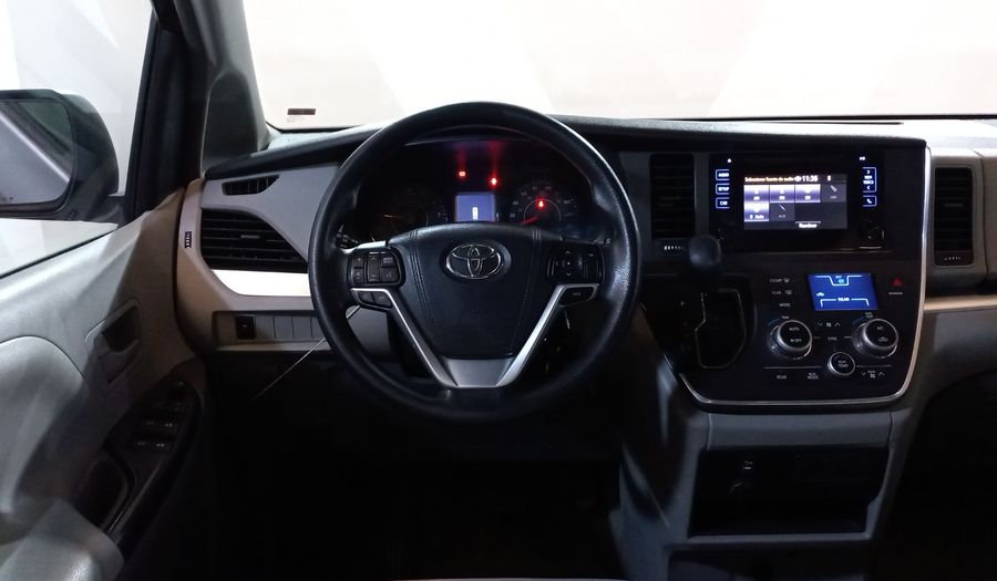 Toyota Sienna 3.5 CE AT Minivan 2017