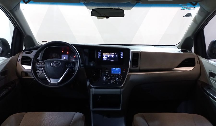 Toyota Sienna 3.5 CE AT Minivan 2017