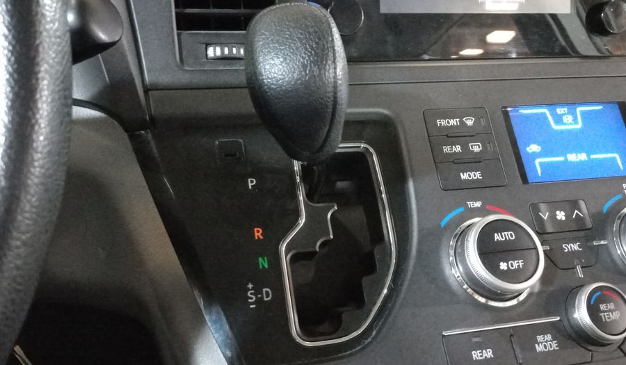 Toyota Sienna 3.5 CE AT Minivan 2017