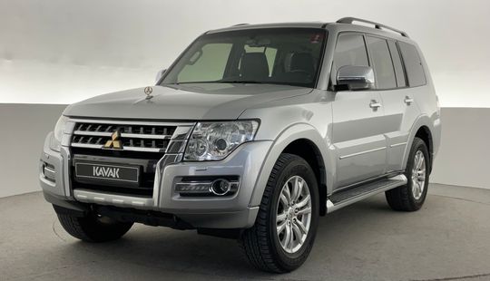 Mitsubishi • Pajero