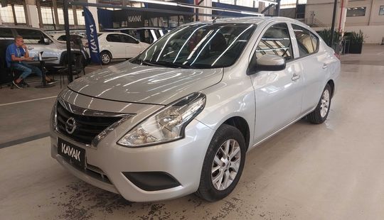 Nissan • Versa