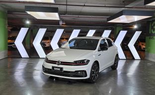 Volkswagen • Polo