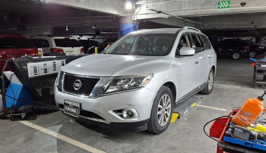 Nissan • Pathfinder